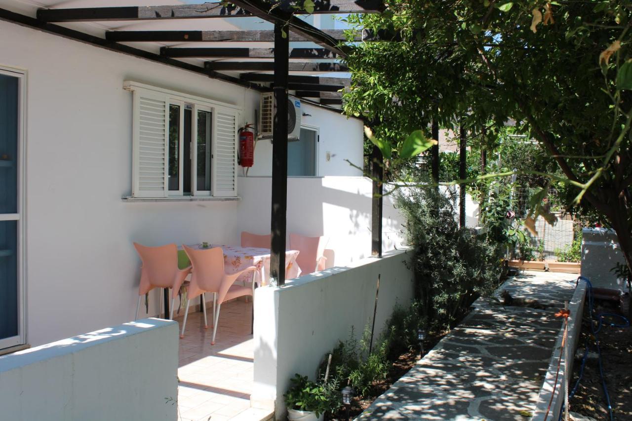 Aaron Apartments Ферма Экстерьер фото